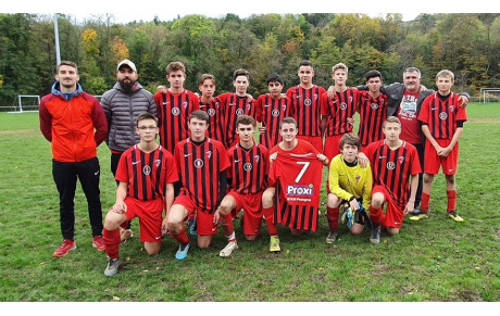 Remise d'un nouveau jeu de maillot aux U18 D4
